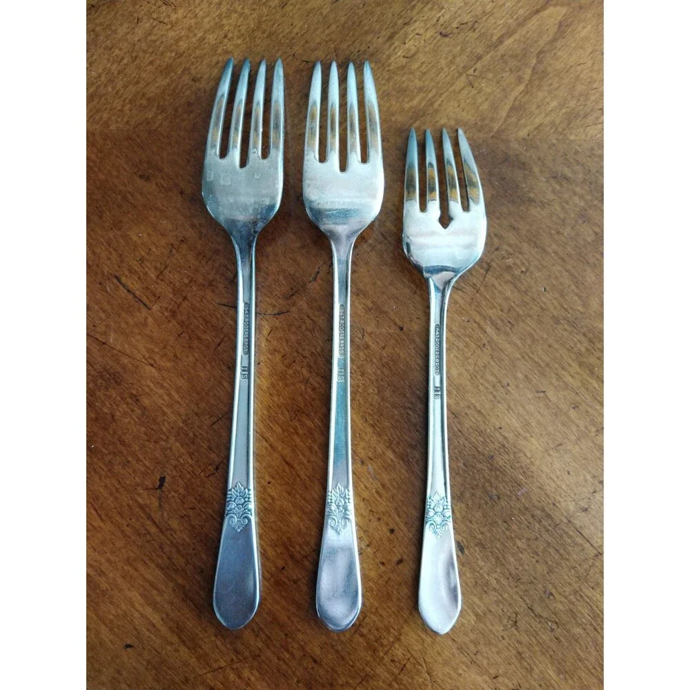 1847 Rogers Bro International Adoration Silverplate 2 Dinner 1 Salad Forks